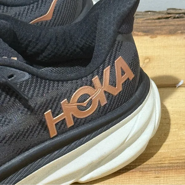 Hoka Women’s Clifton 9‎ Sneaker in Black/Rose Gold Size 7.5 B20 - Image 3