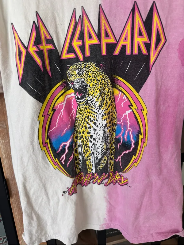 Urban Outfitters Def Leppard split dye tee tshirt band graphic crew short sleeve - Image 8