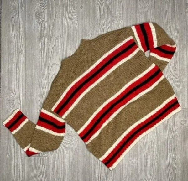 Urban outfitters striped long sleeve oversized knit sweater size medium - Image 5