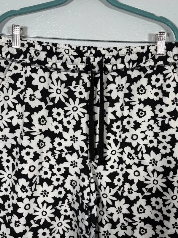 Lularoe Women L Black White Floral Jamie French Terry Shorts Pockets Drawstring - Image 5