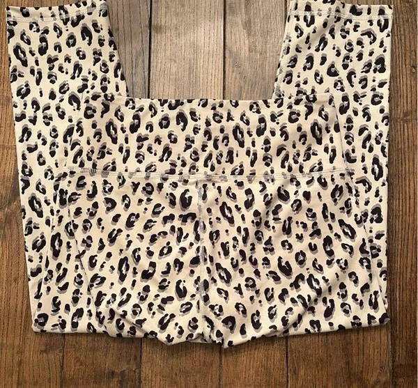 Old Navy Active Elevate Cropped Leggings Sz L Cheetah  🐆 print EUC - Image 3