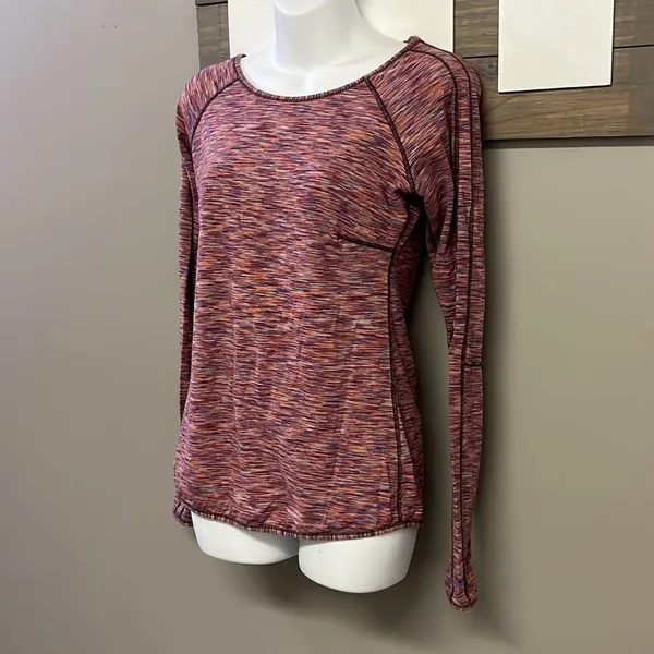 Lululemon Athletica Heather Purple Scoop Neck Long Sleeve Thumb Hole Top- Sz 10 - Image 2