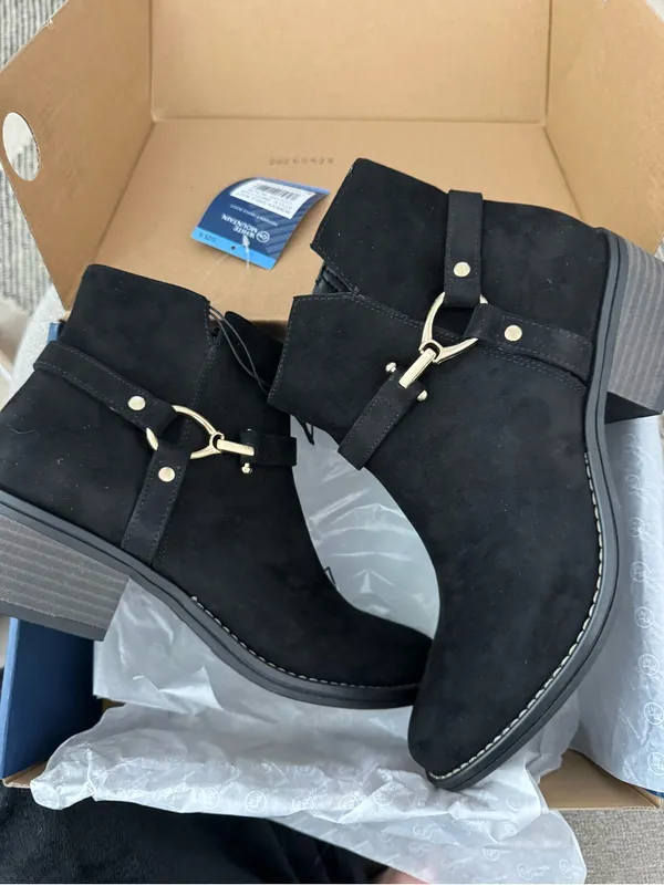 White Mountain Women's Ankle Boot Size 9 Black Faux Suede Easy zip-up closure - Image 4