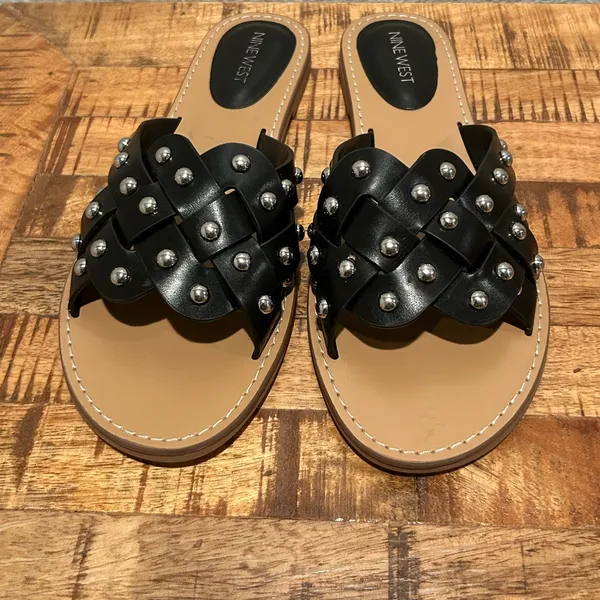 Nine West Black slip on flat sandals strap Silver Cute studded New Size 10 M - Image 3