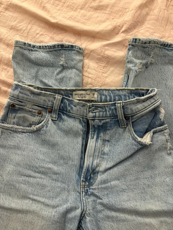 Abercrombie Jeans - Image 4
