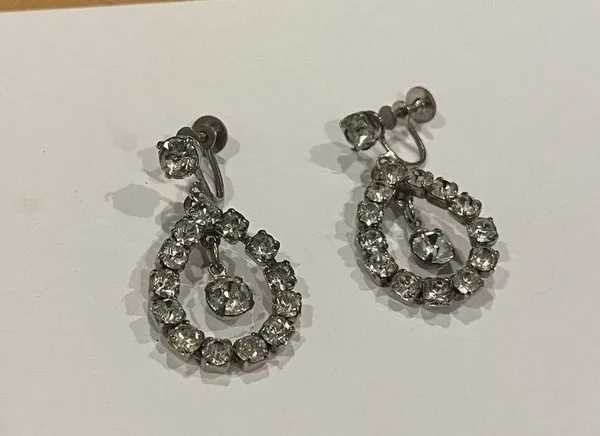 Signed Coro Vintage Silver Tone Screw On Non Pierced Dangle Drop Earrings - Image 5