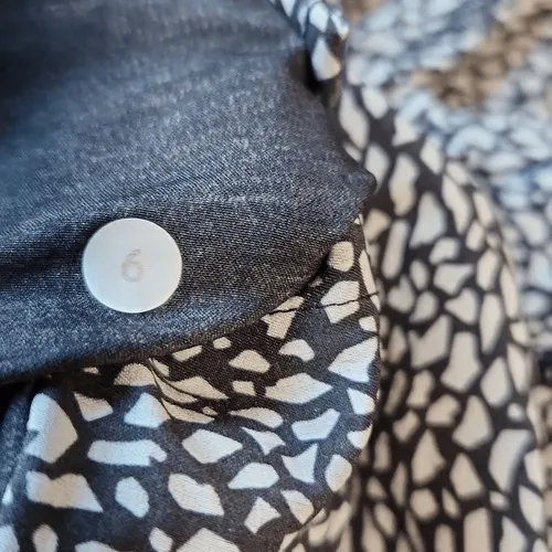 Lululemon Fast Track Reversible Zip-up Jacket Black‎ White Women's size 6 - Image 7