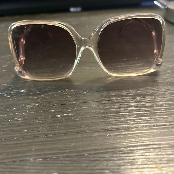 Stylish Women's Sunglasses - Image 8
