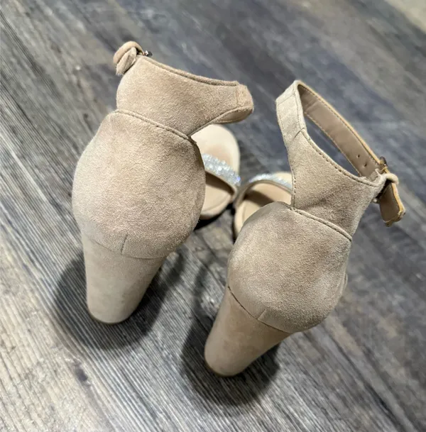 3.5 inch Aldo heels - Image 4