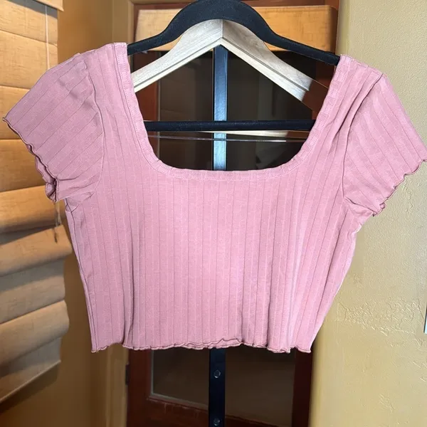 OFFLINE by Aerie Ribbed Cropped Top Mauve Pink Square Neck Tee Size Medium - Image 4