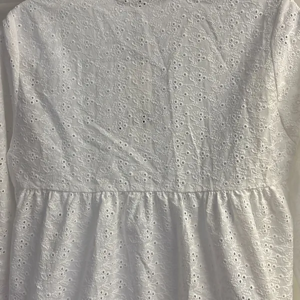 ZARA White Eyelet Flowy 3/4 Button Up Peplum Shirt- Small - Image 8