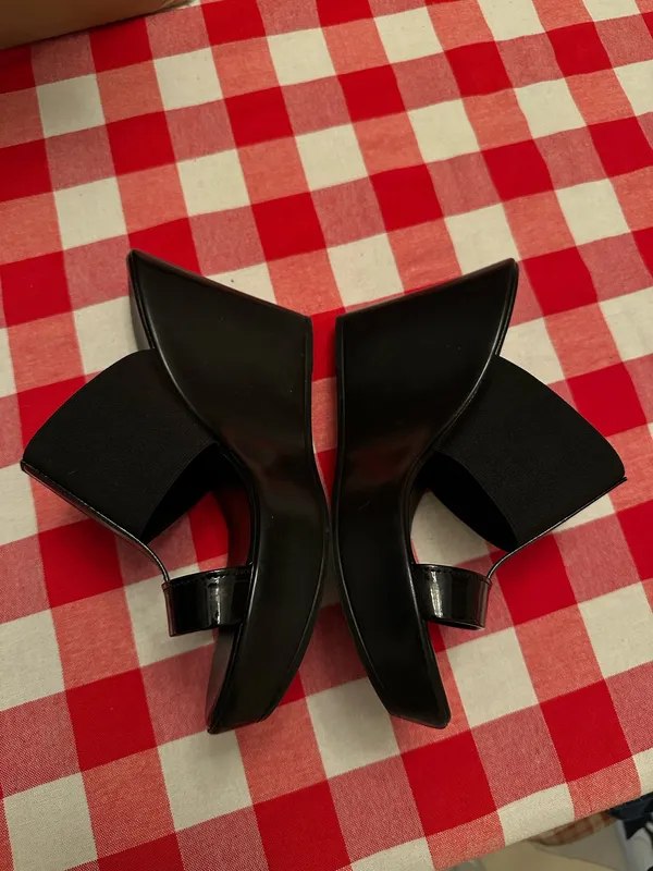 black wedge/heels Size 7 - Image 4