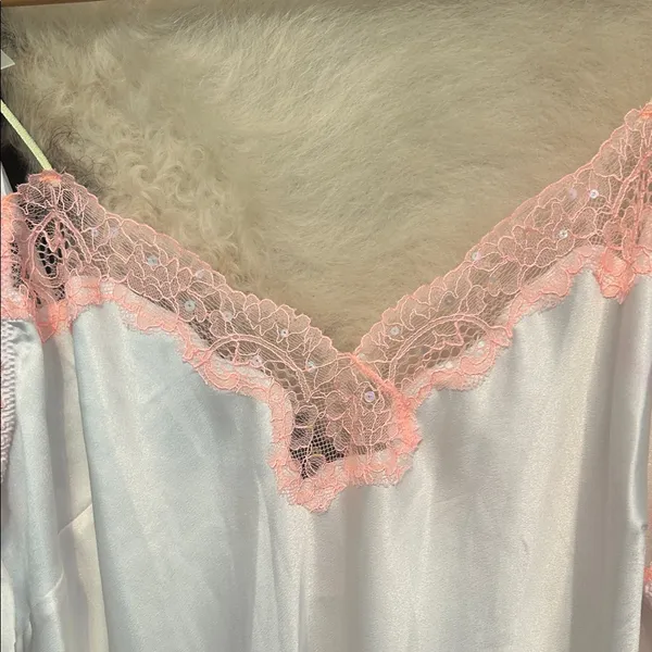 Victoria's Secret White Chemise with Pink Lace - Image 4