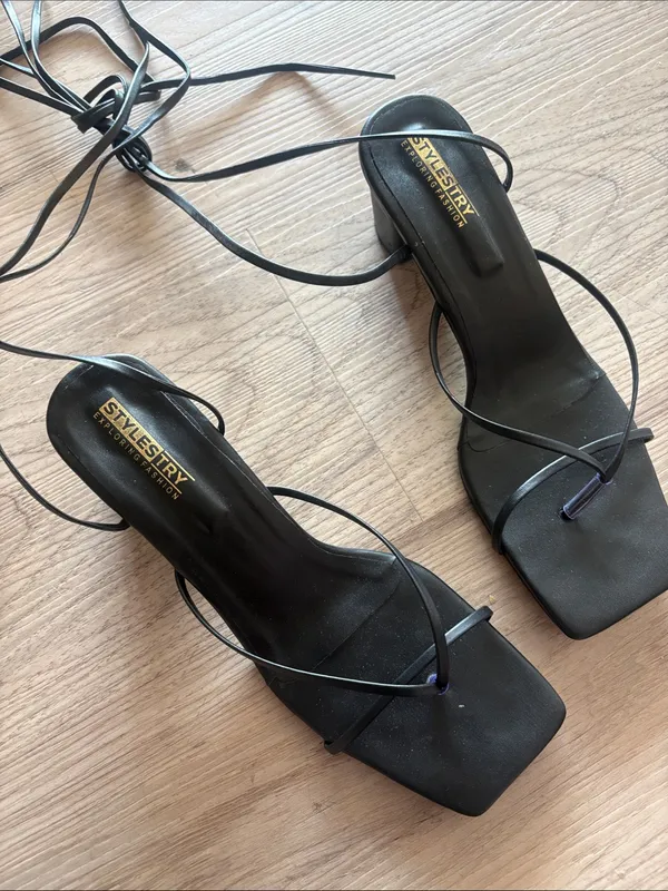 Y2k Square shaped heeled Women's Black Lace-Up Sandals size 8 - Image 4