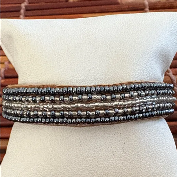 Silver and Black Beaded Bracelet 7” - Image 2