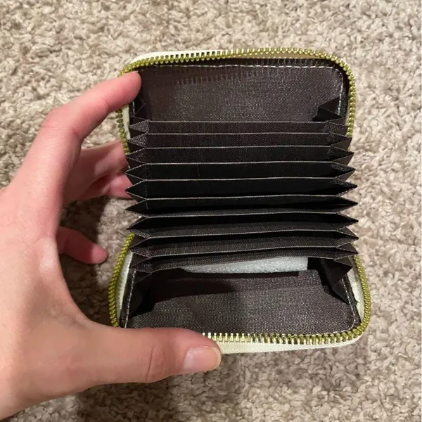 NWOT Elegant Cream Credit Card Pouch - Image 2