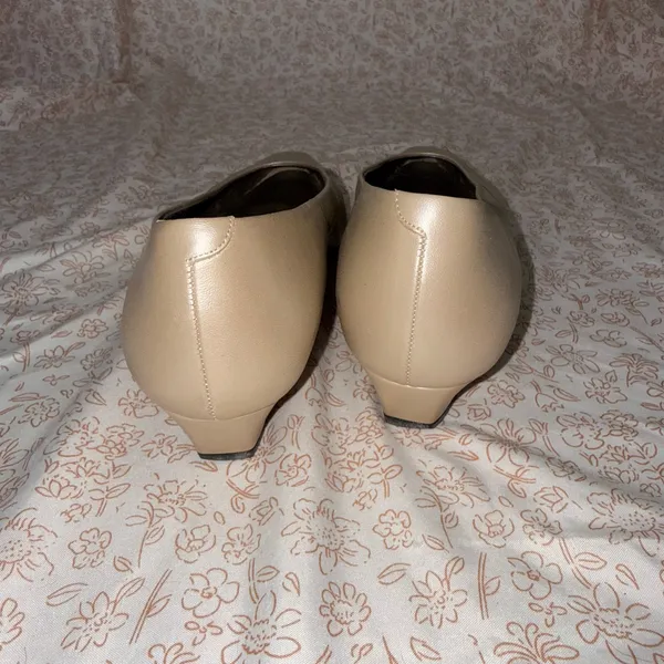 Magik by Amalfi Vintage Flat Size 8 - Image 6