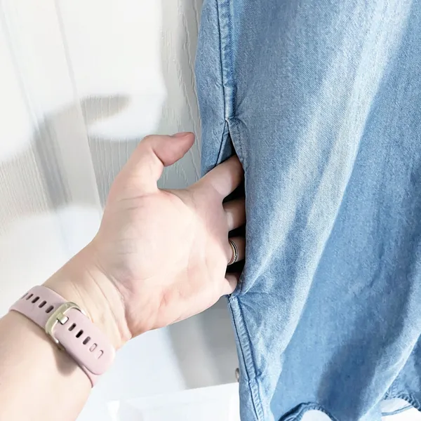 Everlane The Splitneck Jean Dress in Medium Washed Blue - Image 5