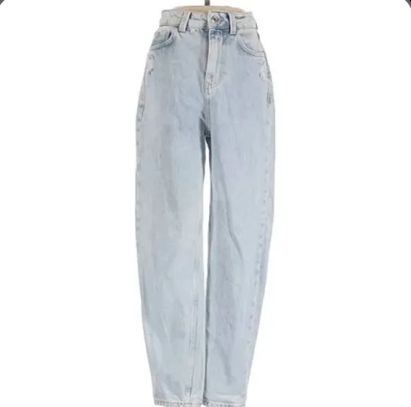 ZARA Jeans Mom Light Wash Denim - Image 4