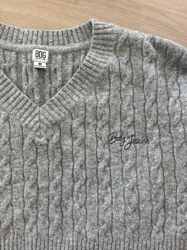 Cropped Gray Sweater Urban Outfitters - Image 2