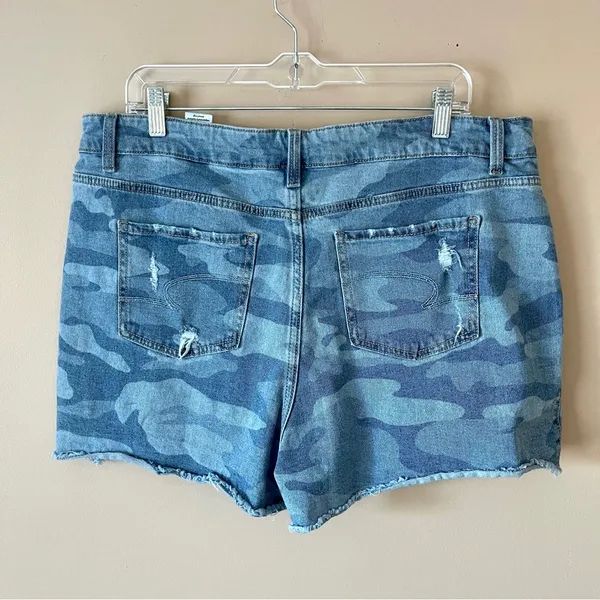 TIME & TRU | Blue Camo Button Fly Denim Jean Shorts Sz 18 - Image 4