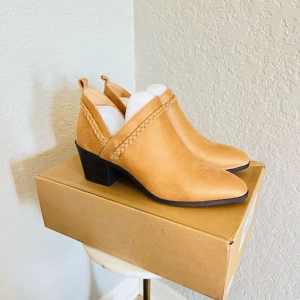 JOURNEE COLLECTION Sophie Braided Strap Bootie, Block‎ Heel, Tan, Size 11, NWT - Image 2