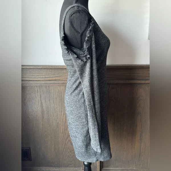 Hollister Charcoal Knit ribbed cold shoulder long sleeve soft Dress Euc medium - Image 4
