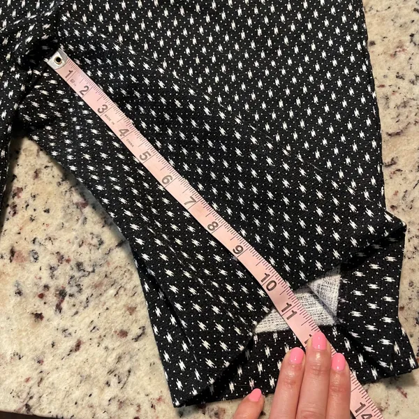 Ann Taylor Bermuda Shorts Womens 10 Black White Geometric Diamond City Shorts - Image 6