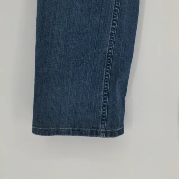 Duluth Trading Women's Medium Wash Bootcut Jean‎ Size 8 - Image 6