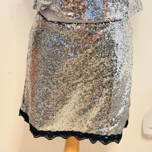 No Boundaries Sequin Cropped Skirt Set Sz L Silver Black Lace Trim Party Glam - Image 5