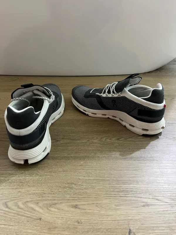 On Cloud Running Shoes - Image 4