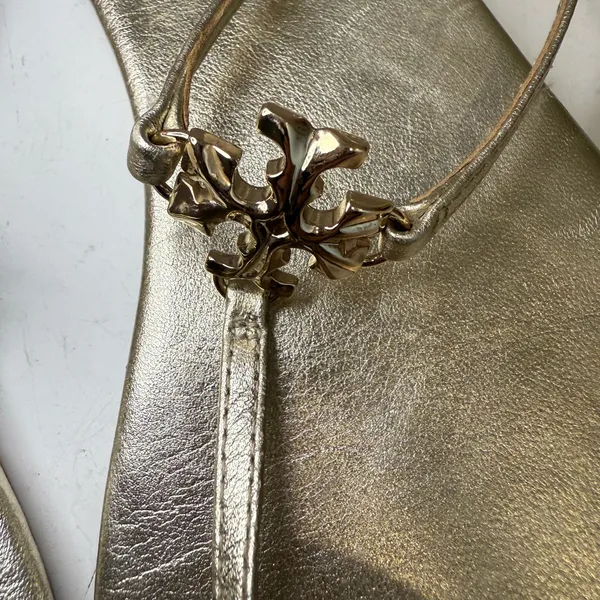 TORY BURCH Capri Strap Sandal Spark Gold Size 8 T-Strap Thong Metallic Logo - Image 13