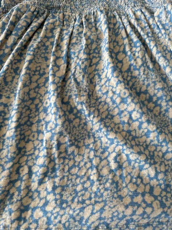 Anthropologie Blue Floral Smocked Short Sleeve Top Large - Image 2