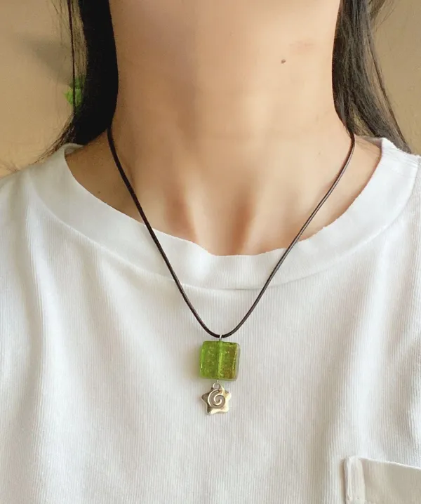 Handmade hippie funky fairy boho style green square glass bead & Swirl heart charm unisex necklace🟩🌳🍃🌀 - Image 7