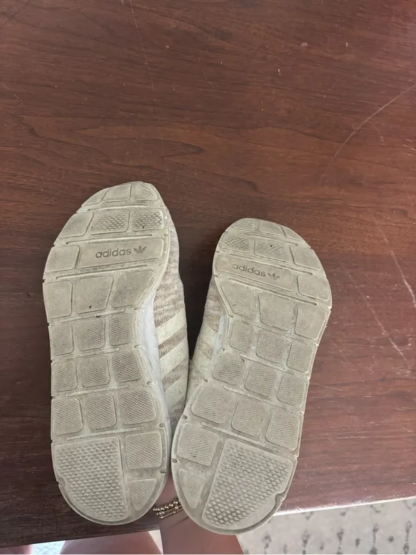 Adidas women’s swift run sneakers size 7.5 women’s - Image 3