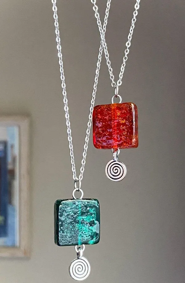Handmade hippie funky fairy boho style green square glass bead & Swirl charm unisex necklace🟩🌳🍃🌀 - Image 8