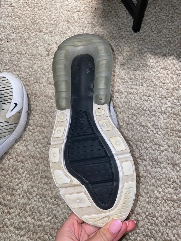 Nike Air Max 270 Shoes - Image 3
