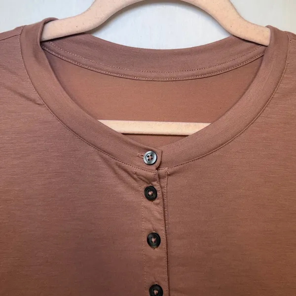 Vuori Womens Avalon Long Sleeve Henley Crop Mauve Brown Pink Size M Relaxed Fit - Image 3