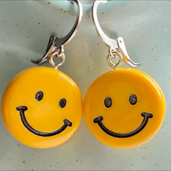 Handmade smiley Kawaii y2k unisex dangle earrings🧡💛 - Image 2