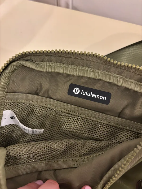 Lululemon Everywhere Belt Bag - Image 4