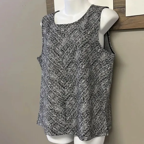 Banana Republic Sleeveless Black and White Abstract Pullover Shell- Large - Image 2