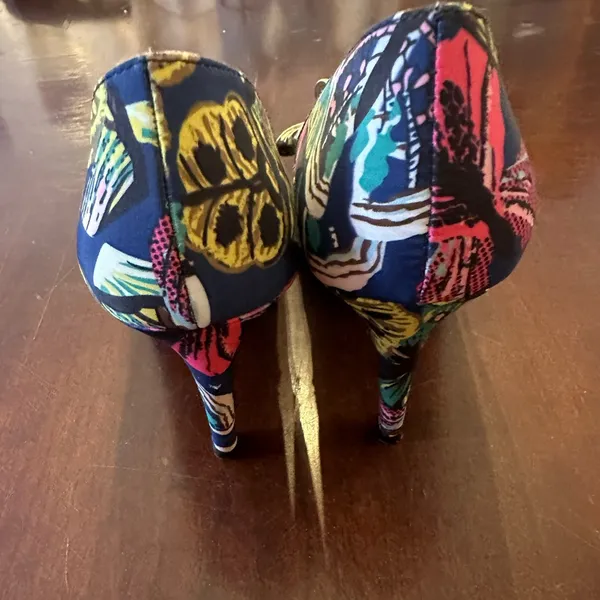 Torta Caliente floral size 8M heels - Image 6