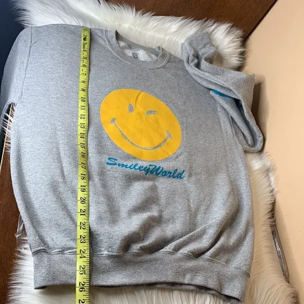 Smiley World Gray Winky Face Pullover Sweatshirt Size Medium - Image 10