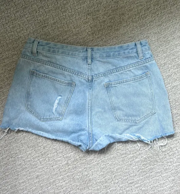 Boutique Jean Shorts Size M - Image 3