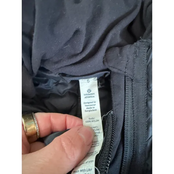 Lululemon Black Asymmetrical Zip Down Puffer Jacket Women Size 6 Thumbholes Slim - Image 5