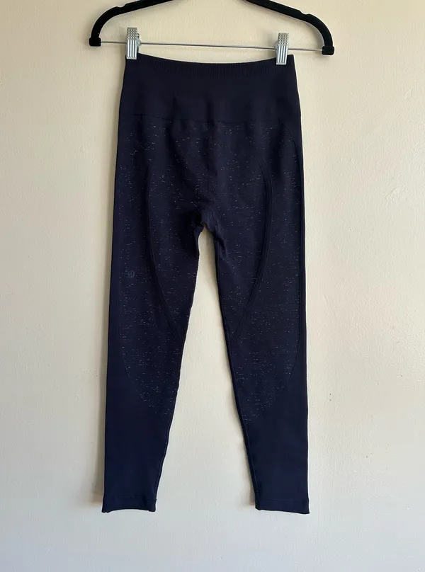 Lululemon Free to Flow 7/8 Leggings Navy Blue - Image 4