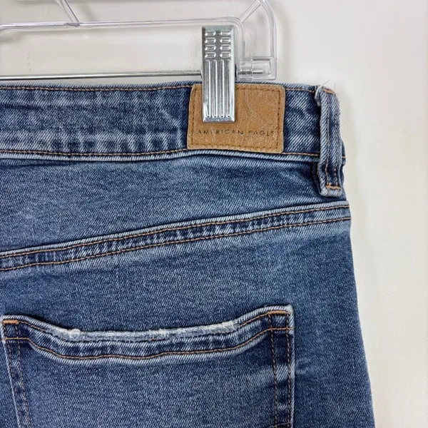 American Eagle Strigid Mom Jeans Size 12 Short Medium Wash High Waist Raw Hem - Image 8