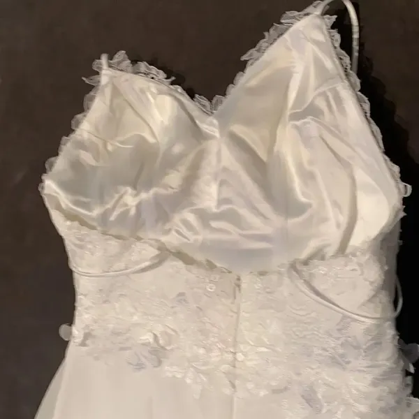 Women’s Elegant White Wedding Dress with Spaghetti Straps Size 12 NWOT - Image 8