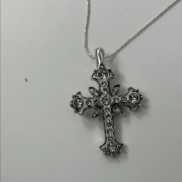Elegant Silver Cross Pendant Necklace - Image 10