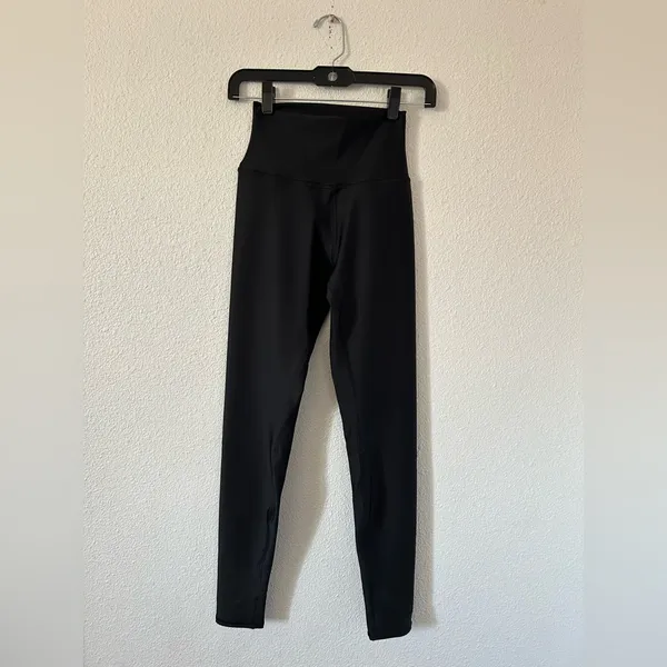 Alo yoga High-Waist Airlift Legging in black sz XXsmall - Image 3